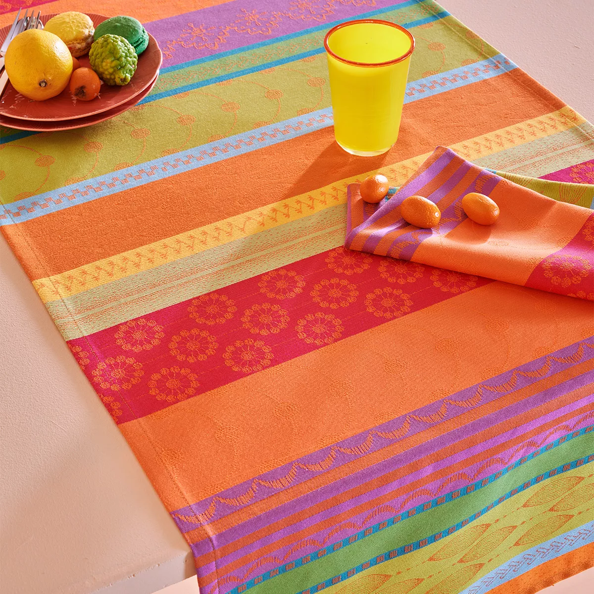 Chemin de table pur coton motif jacquard orange vert Mille broderies samba