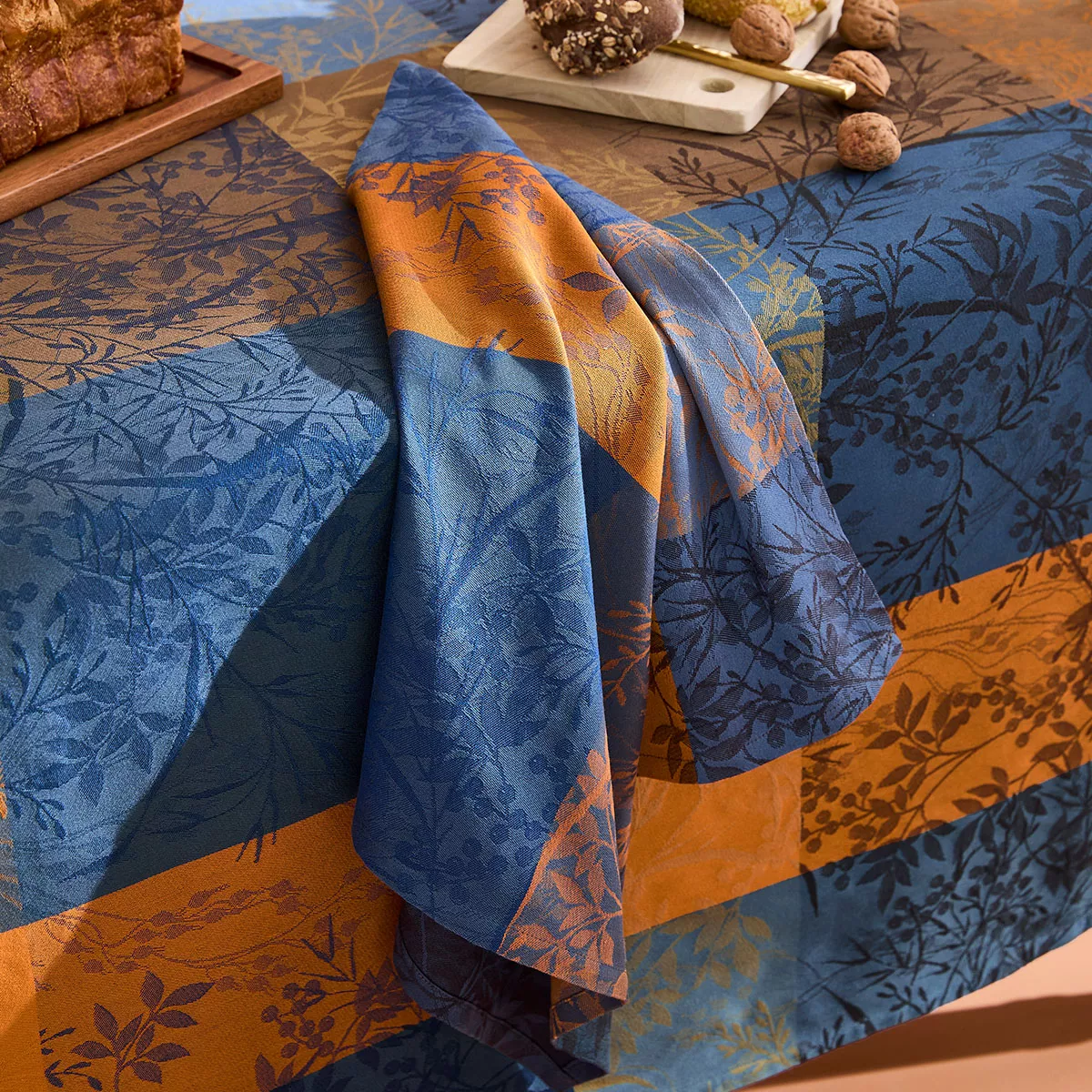Serviette pur coton 220 g/m² motif jacquard brun bleu Mille branchages crepuscule