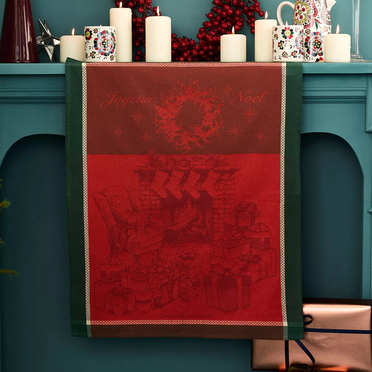 Torchon pur coton motif jacquard vert rouge Les cadeaux de noel houx