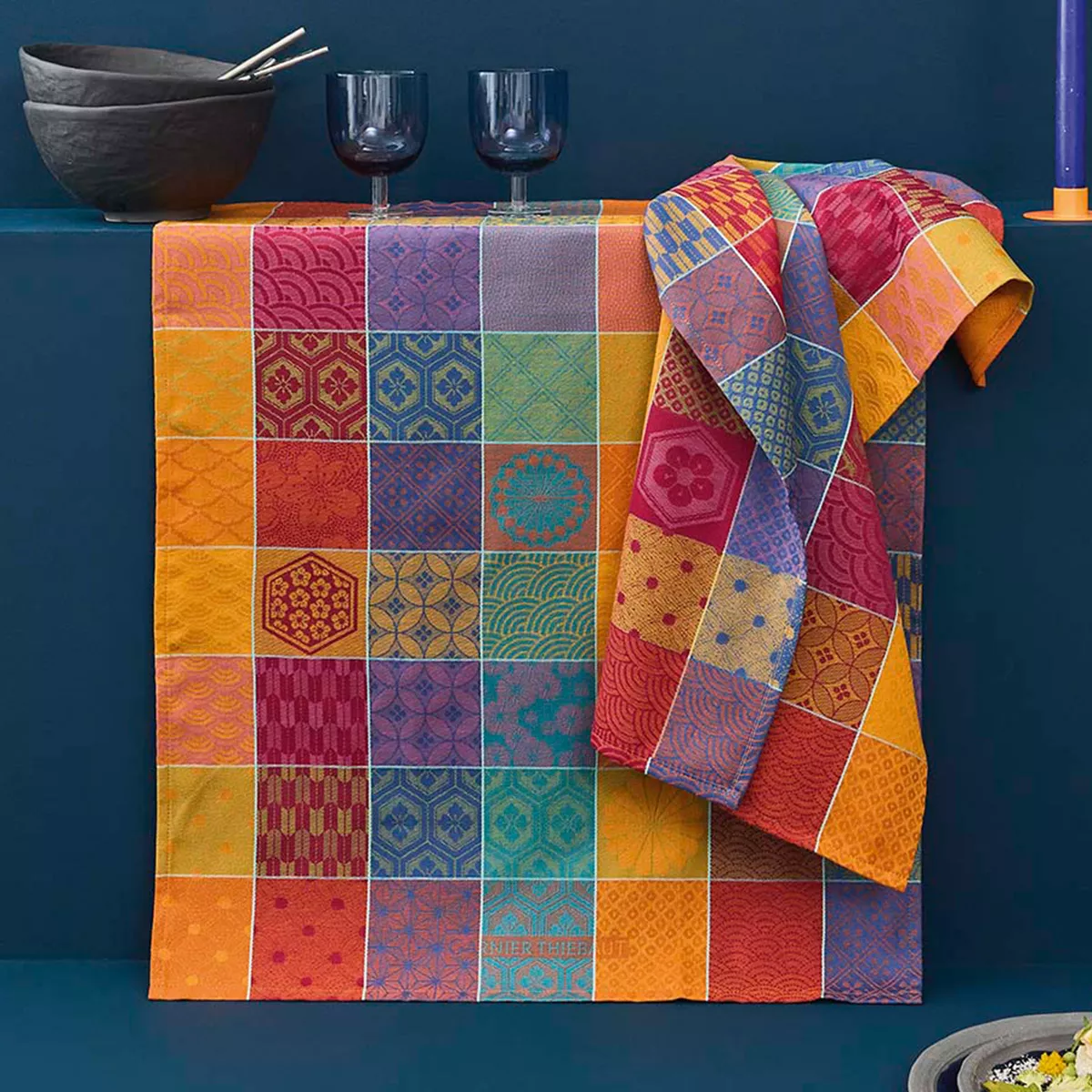 Torchon pur coton motif jacquard violet orange Mille hana floralies