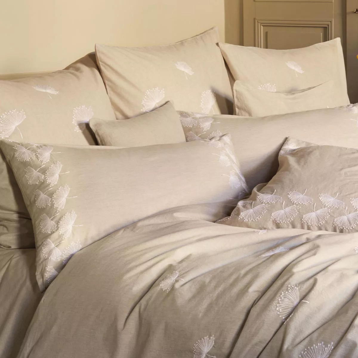 Taie d'oreiller pur coton lavé tissé teint brodé beige Brise d'ete naturel