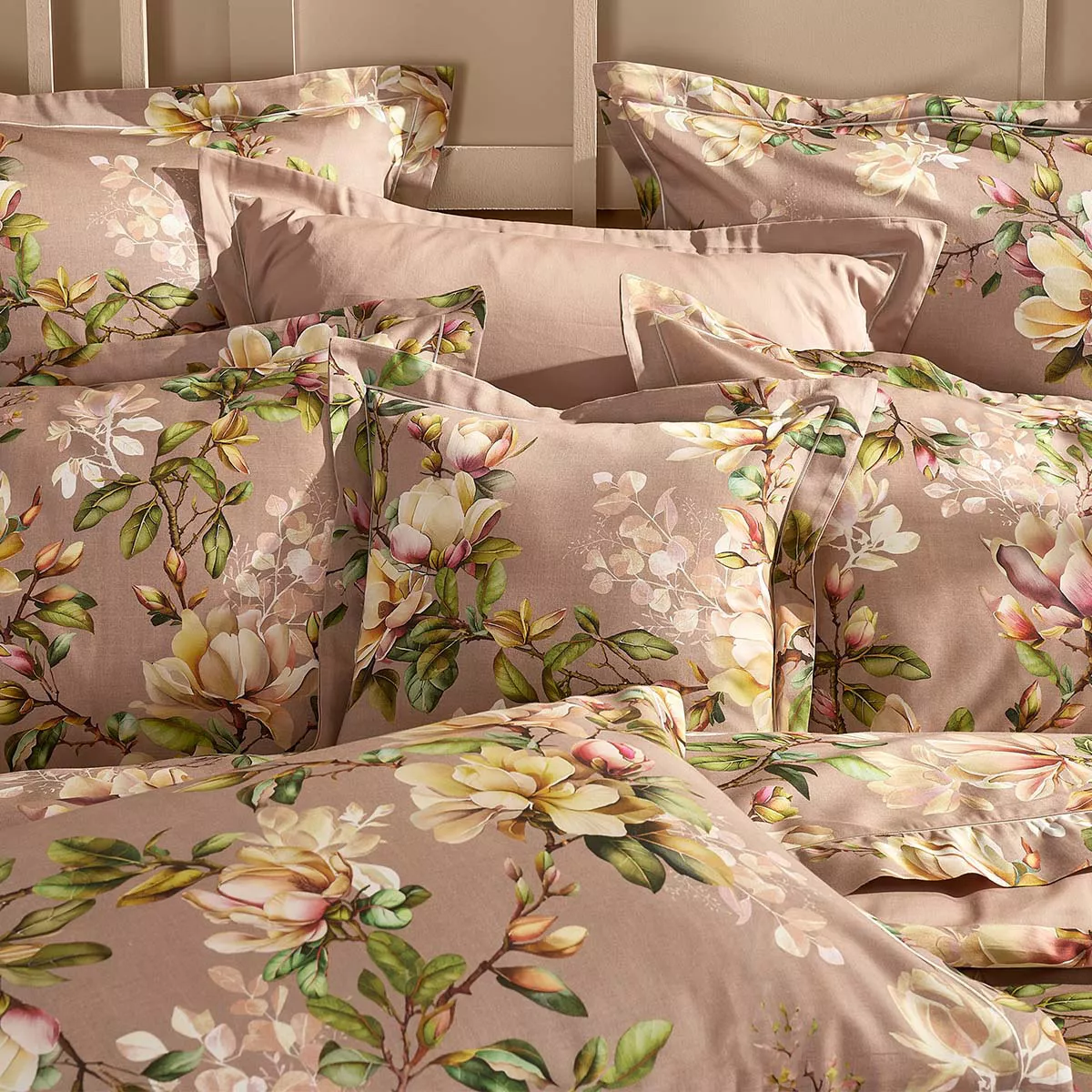 Taie d'oreiller satin de coton imprimé rose Magnolias rose fume